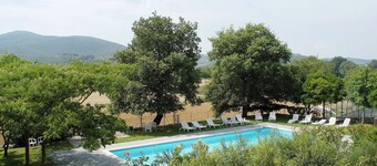 Apartment in Mantignana with shared pool