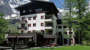 Esterni