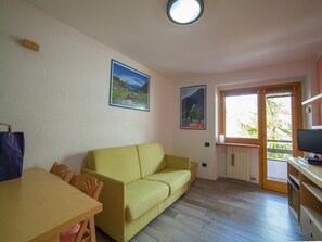 Living area - Apartment in Aosta Valley near Ski Lift (Breuil-Cervinia)