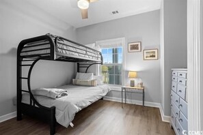 3 habitaciones, escritorio, tabla de planchar con plancha y wifi 