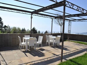 تناول الطعام بالخارج