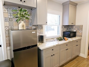 Cookware/dishes/utensils