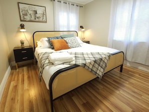 2 chambres, fer et planche à repasser, Wi-Fi, draps fournis