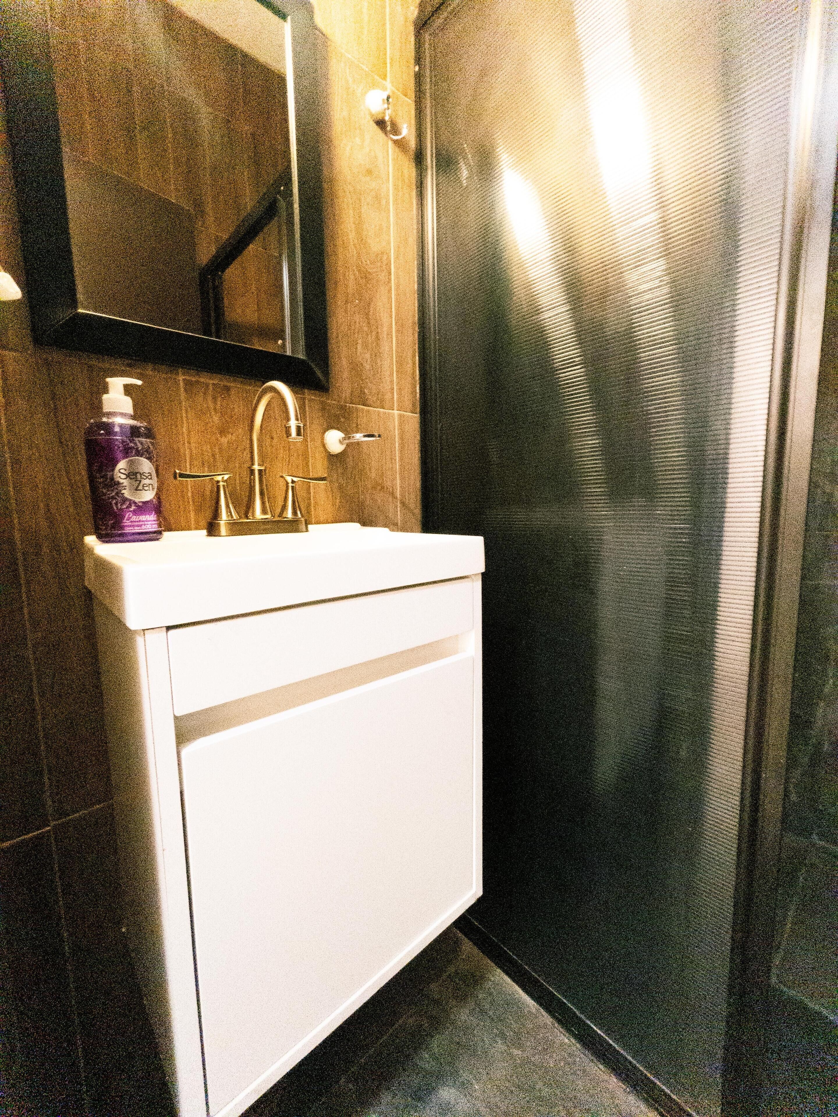 Toallas, jabón y papel higiénico