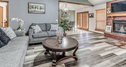 COZY FAMILY SIZED 3 BEDROOM NEAR MIDWEST CITY REGIONAL PARK,TINKER AIRFORCE BASE