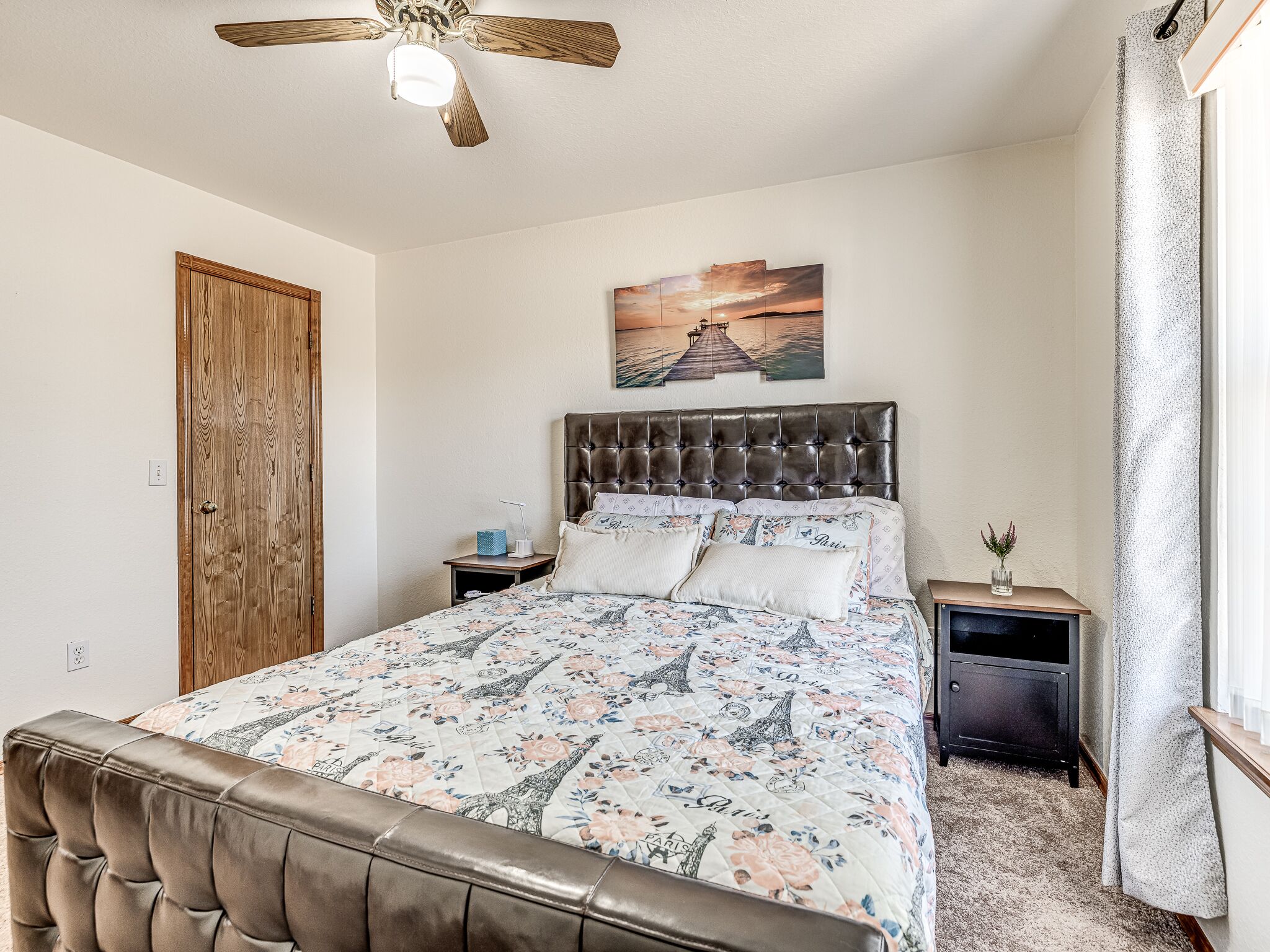 3 slaapkamers, een bureau, een strijkplank/strijkijzer, gratis wifi