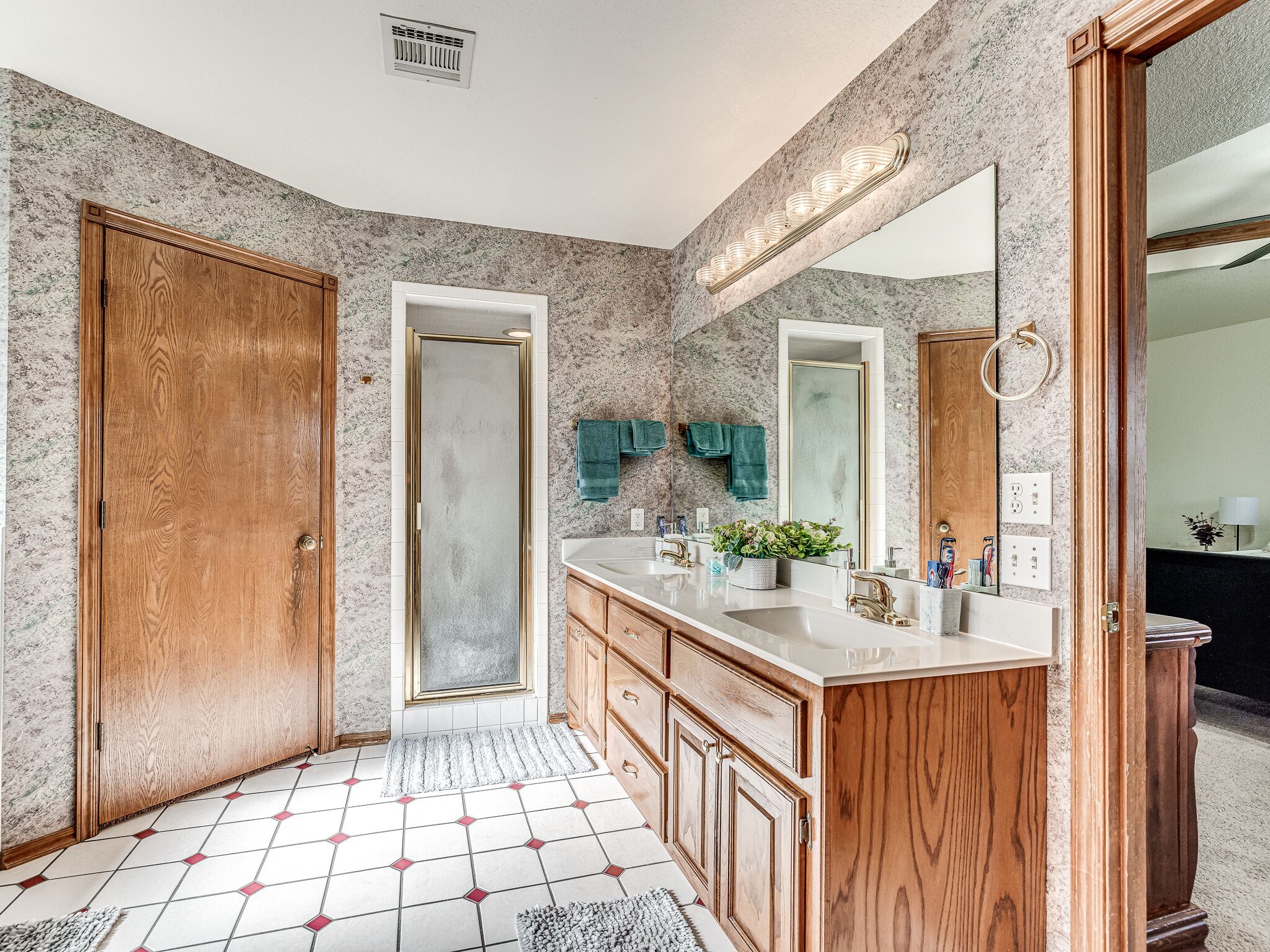 COZY FAMILY SIZED 3 BEDROOM NEAR MIDWEST CITY REGIONAL PARK,TINKER