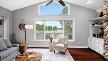 Smart TV, fireplace, video games, table tennis