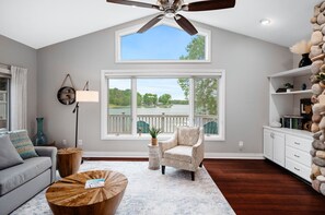 Smart TV, fireplace, video games, table tennis