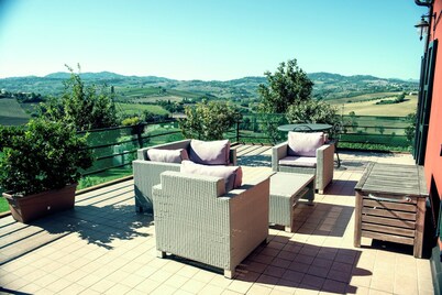 Apartment Amidst Vineyards & Blue Skies