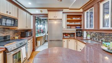 Cookware/dishes/utensils