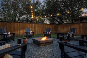 Terrace/patio - The Pershing House: 1 mile to Kyle Field (College Station)