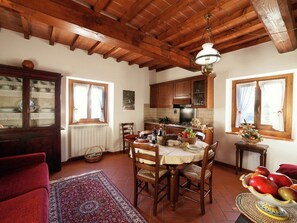 TV, mesa de pingue-pongue