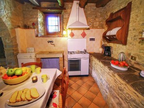 Fridge, stovetop, dishwasher, coffee/tea maker - Farmhouse with pool,Ortignano (Ortignano)