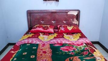 4 Schlafzimmer, Bügeleisen/Bügelbrett