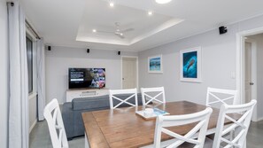 Dining - 79 Nimitz Street - Pool and Pet Friendly (Exmouth)