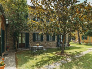 Outdoor dining - holiday home in Cortona (Cortona)