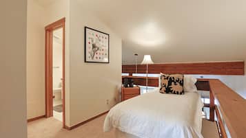 2 bedrooms, iron/ironing board, WiFi (free), bed sheets