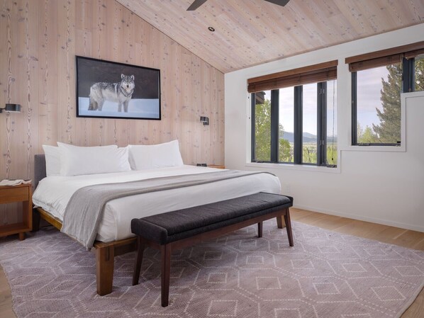 3 bedrooms, desk, iron/ironing board, free WiFi
