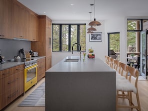 Refrigerador, microondas, horno, placa de cocina