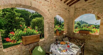 Farmhouse Montepulciano near Vineyards Pool