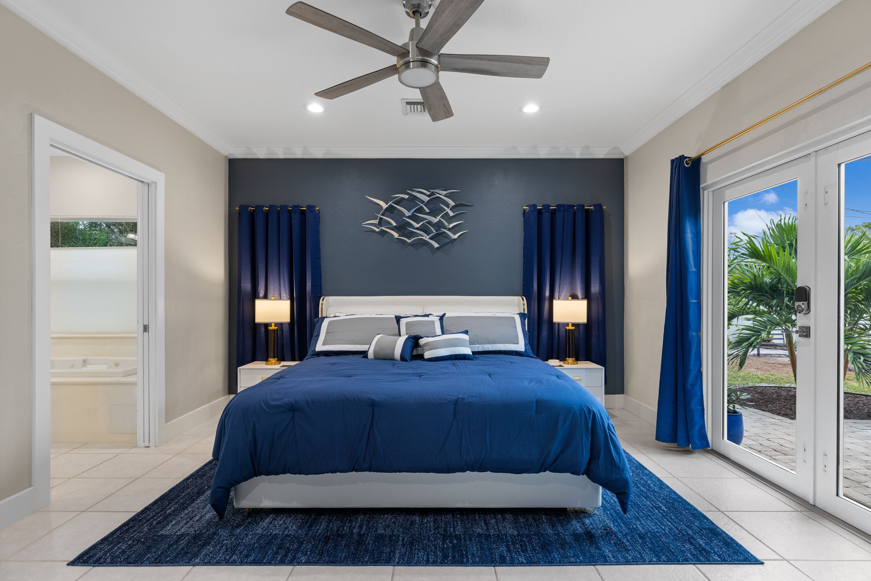 Gorgeous suite with private pool access and minutes to Wilton Drive!!