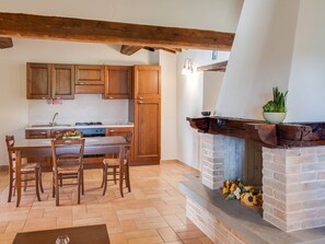 Fridge, oven, coffee/tea maker - Authentic Marche Hideaway (Sant'angelo in Vado)