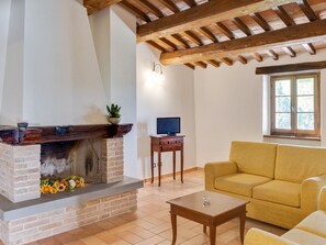 Televisie en een open haard