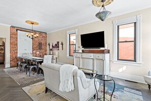 Smart TV - Quiet Historical Home (Cheyenne)