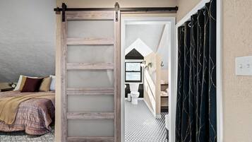 2 soverom, strykejern/-brett, wi-fi og sengetøy