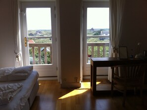 3 bedrooms, iron/ironing board, WiFi