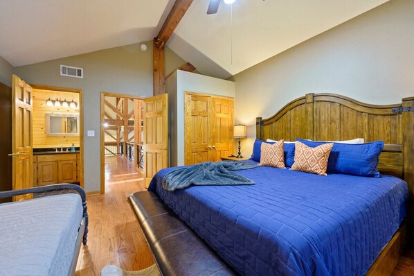 5 bedrooms, desk, iron/ironing board, travel cot - Wild Horse Lodge · Sleeps 25! New Listing! · Game Room & Theatre (Broken Bow)