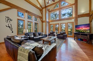 Smart TV, chimenea, videojuegos, futbolito