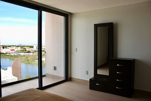 2 soverom, strykejern/-brett, wi-fi og sengetøy