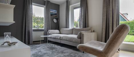 Fernseher, DVD-Player, Stereoanlage