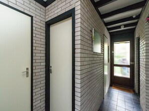 Interior - Lake Escape w/ Garden (Kamperland)