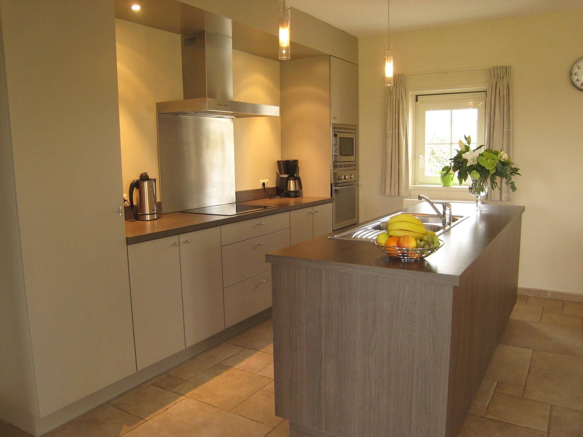 Microwave, oven, dishwasher, coffee/tea maker