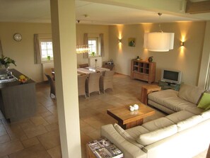 TV - Holiday Home in Zuidzande with Sauna (Zuidzande)