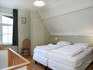 5 bedrooms, WiFi - Pet-Friendly Farmhouse (Eede)