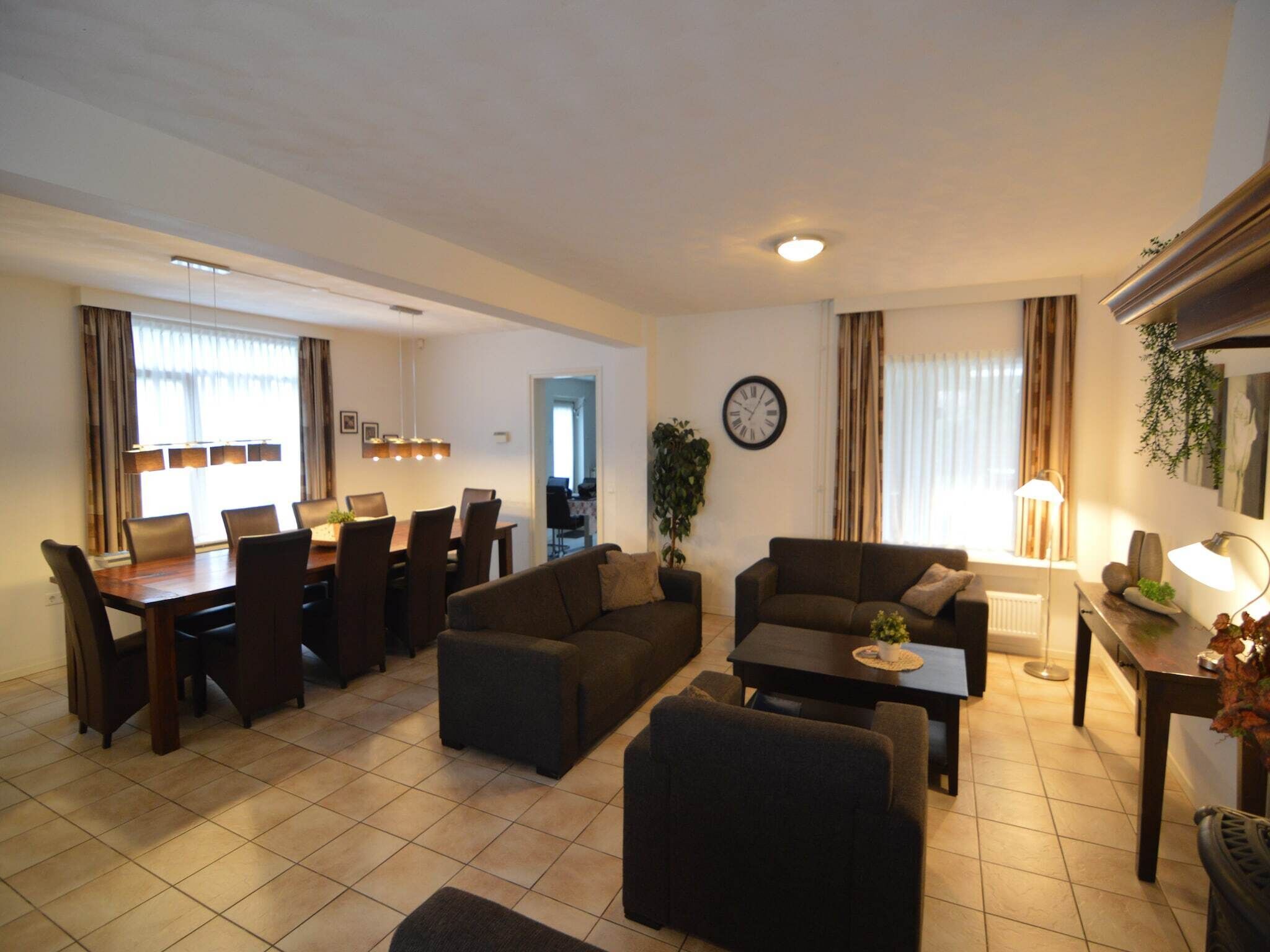 Een televisie en een dvd-speler