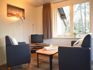 TV - Holiday Home in Stramproy with Garden (Stramproy)