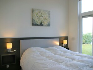 2 bedrooms, travel cot, free WiFi, bed sheets - Nice apartment in villa for 4 people with WIFI, TV and terrace (Wemeldinge)