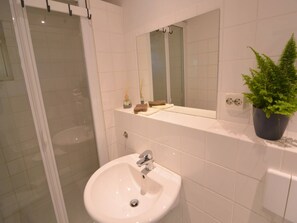 Shower - Holiday Home in Haaksbergen by Lake (Haaksbergen)