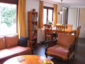 TV, DVD player, books, stereo