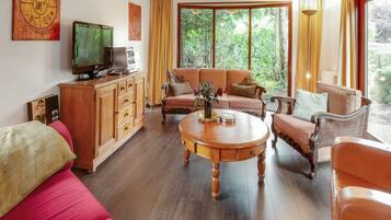 TV, DVD player, books, stereo