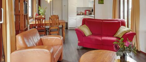 Televisión, reproductor de DVD, libros, estéreo