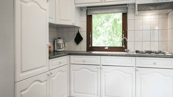 Microwave, oven, stovetop, coffee/tea maker