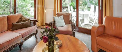 TV, DVD player, books, stereo