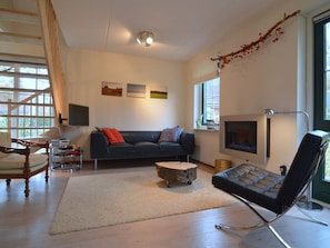 TV, DVD player - Holiday Home in Heeten near Forest (Heeten)