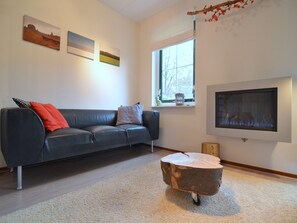 TV, DVD player - Holiday Home in Heeten near Forest (Heeten)